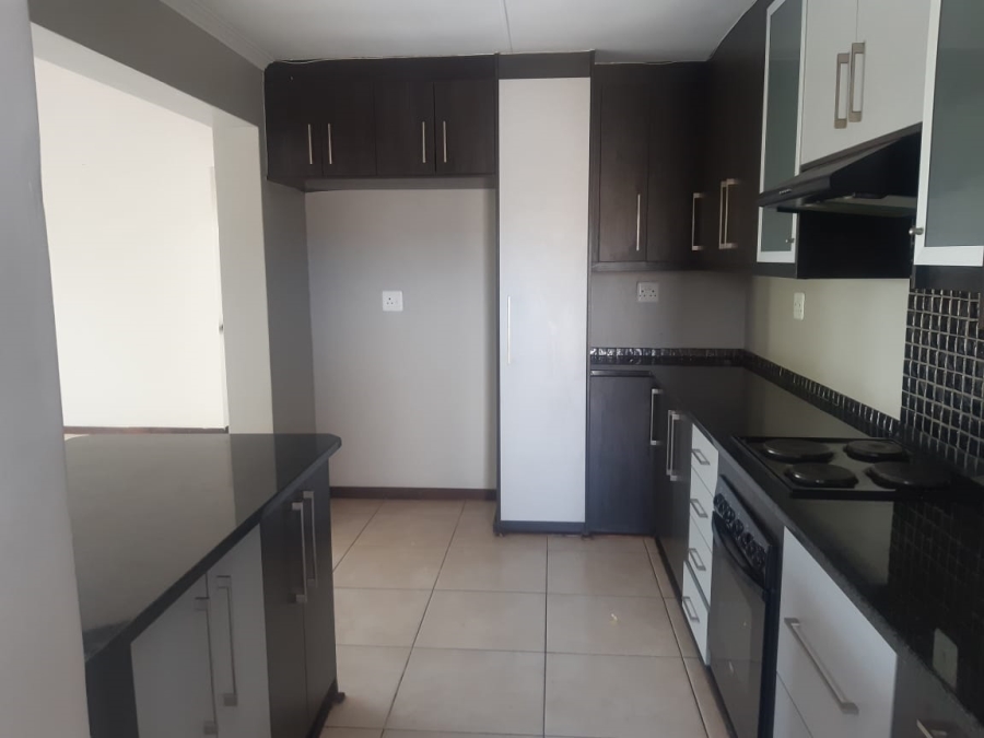 To Let 3 Bedroom Property for Rent in Hillside Free State